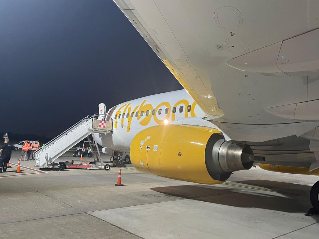 FLYBONDI Y SU PARTE NEGATIVA. AFECTO A 2200 PASAJEROS CON 8 VUELOS  CANCELADOS y 3 DESVIADOS EN 2 DÍAS. TIENE 9 AVIONES VOLANDO Y 3 FUERA DE  SERVICIO.VIDEO - Aviación en Argentina