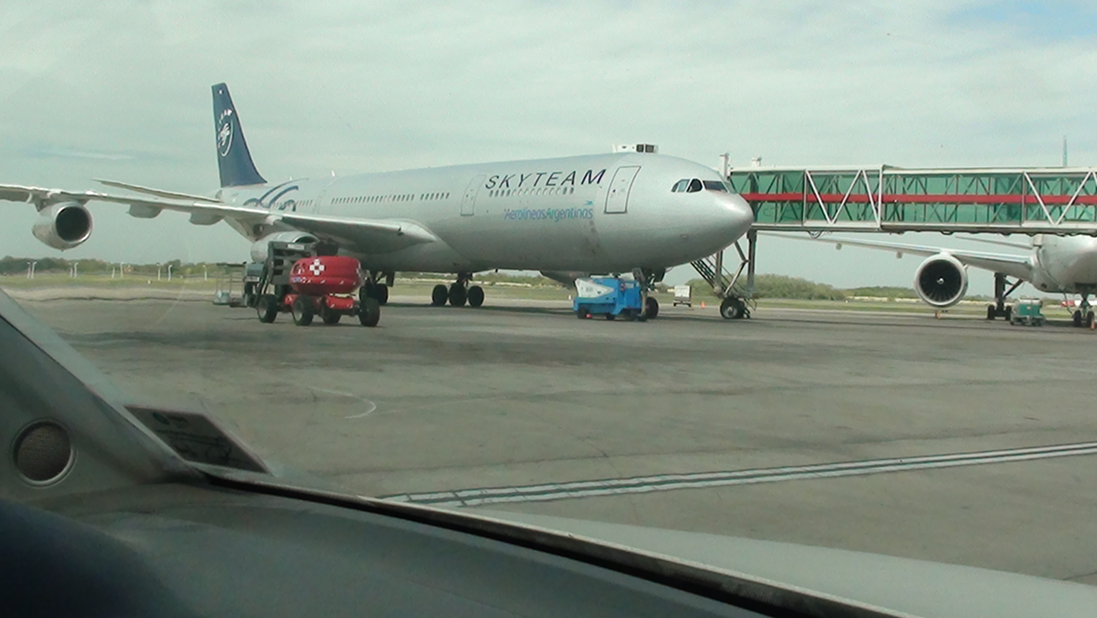 AEROLINEAS ARGENTINAS AUN NEGOCIA LA PARITARIA VENCIDA. HARIA PAGOS