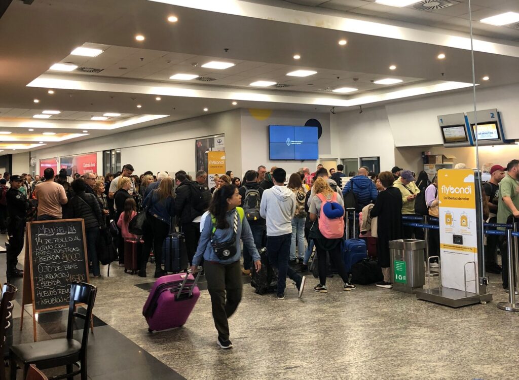 Flybondi ClÁsico 1 DÍa 10500 Pasajeros Afectados 11 Vuelos Cancelados 43 Demorados Y 5 0487