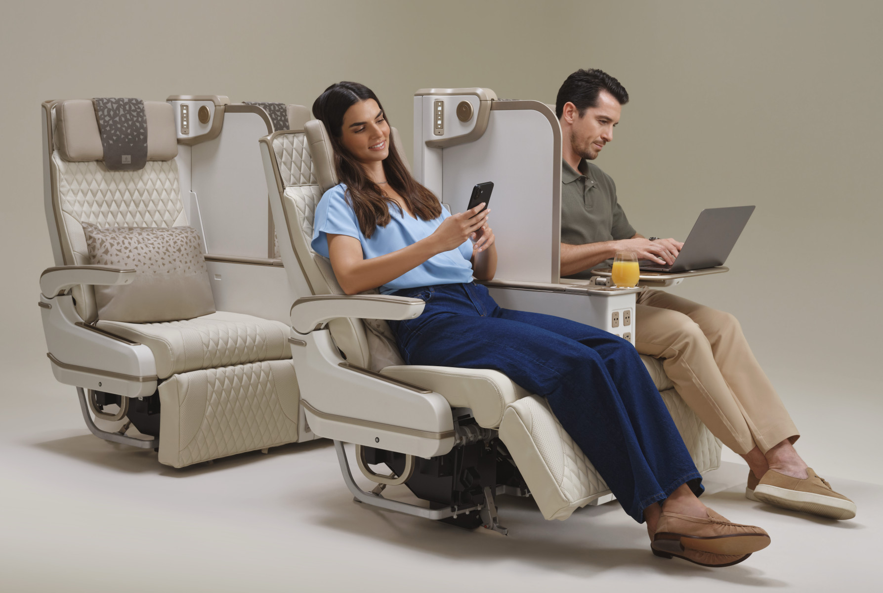 Emirates lleva la privacidad de su clase Premium Economy a otro n - Foro Aviones, Aeropuertos y Aerolíneas